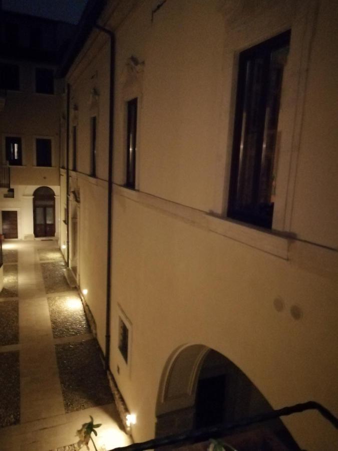 B&B Bone Novelle Dimora Storica Palazzo Zuzi L'Aquila Eksteriør billede